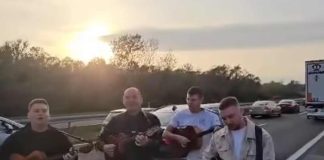 ORIGINALNI I NAŠI: TS “Paori” zapjevali nasred autoceste