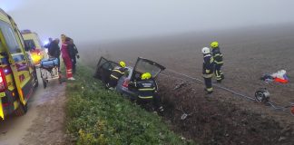 TEŠKA PROMETNA U SUSJEDSTVU: Automobil sletio s ceste