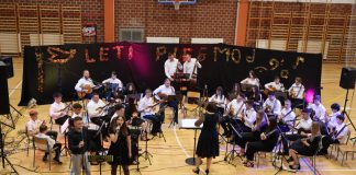 Uz Kaptolački tamburaški orkestar sinoć se letjelo pjesmom