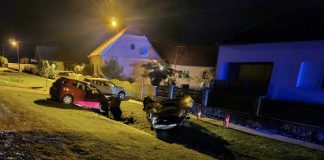 Cesta odnijela još jedan život: Uletjela u zavoj i zabila se u parkirane automobile