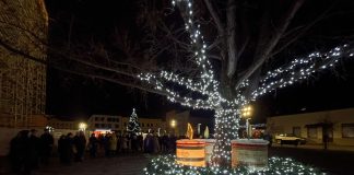 Požega je večeras zapalila prvu adventsku svijeću – Svijeću Nade