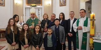 Biskup Martinović krstio šesto dijete roditelja Jantoš