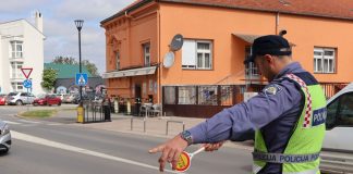 Policija zaustavila 29-godišnjaka, on odbio dati osobnu iskaznicu