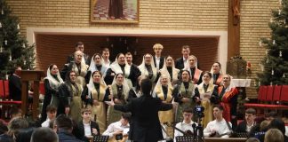 Folklorni ansambl Požega oduševio koncertom ‘Preveliku radost navišćujem vama’
