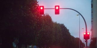 Pijan prošao kroz crveno svjetlo na semaforima pa se trijeznio u policijskoj postaji