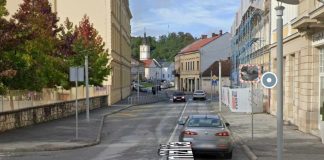 Mladi vozač sletio na nogostup te udario u prometni znak i razvodni ormar
