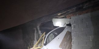Ovo je prizor koji je zatekao veličke vatrogasce: Automobilom ‘pomeo’ sve pred sobom