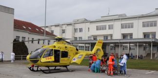 Helikopterska hitna medicinska služba sletjela ispred požeške bolnice