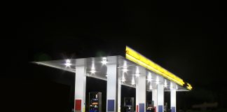 Muškarac (34) divljao po benzinskoj postaji: Trojicu muškaraca napao verbalno, a zatim na jednog nasrnuo i fizički