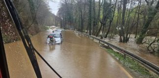 Vozači zaglavili u vodi kod Orljavca – vatrogasci izvlačili automobile