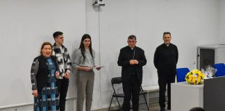 Biskup Martinović posjetio požešku Gimnaziju