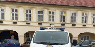 UPRAVO: U prometnoj između dva automobila i motocikla jedna osoba ozlijeđena