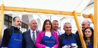 Tradicionalno druženje i podjela posnih obroka na Veliki petak