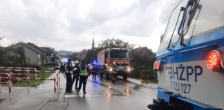 U sudaru osobnog automobila i vlaka nastala materijalna šteta