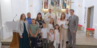 Biskup Ivo krstio peto dijete roditelja Petranović u Bučju