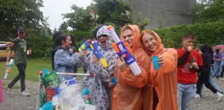 VESELJE JAČE OD KIŠE: Maturanti Požege rekli zbogom školskim klupama