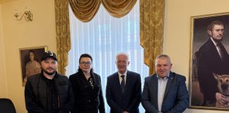 Vodstvo Udruge “Prsten” Požeško-slavonske županije uručilo gradonačelniku Glaviću zahvalnicu za podršku Hrvatima iz BiH