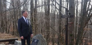 Državni tajnik Nekić posjetio oba mjesta zasjede podno Baze Papuk i poklonio se žrtvi hrvatskih branitelja