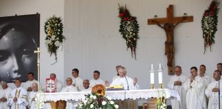 Župnik Ćorković proslavio zlatnu misu: „Velikih 50 godina je čudo, posebno u današnjem vremenu, stoga je naša odluka biti uz Vas i proslaviti žrtvu i odricanje“