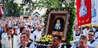 Tisuće vjernika pohodilo je Svetiše Gospe od Suza posljednjeg dana Devetnica