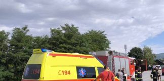 Vozač (23) zaspao za volanom i udario u stup javne rasvjete. Ozlijeđeno dijete koje nije bilo u sjedalici i dvoje odraslih koji nisu bili vezani
