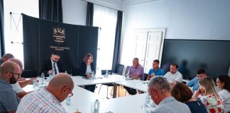 Škola plivanja, ljetovanje, paketići za prvašiće i stipendije: Županija, gradovi i općine nastavljaju zajedničke projekte
