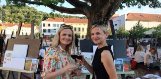 UMJETNIČKA VEČER ZA PAMĆENJE: Slikanje i vino ispod ginka