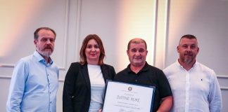 Dodijeljena priznanja najboljim hrvatskim obrtnicima, Majstoru Bobu uručena plaketa „Zlatne ruke“