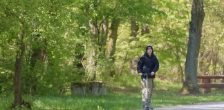 U prometnoj nesreći teško ozlijeđen vozač električnog romobila
