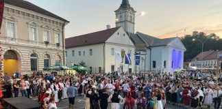Tambura, nošnje i veliko festivalsko kolo: Otvoren 56. festival Zlatne žice Slavonije
