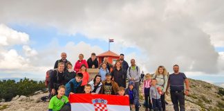 Mali planinari Kempfići osvojili najviši vrh Hrvatske