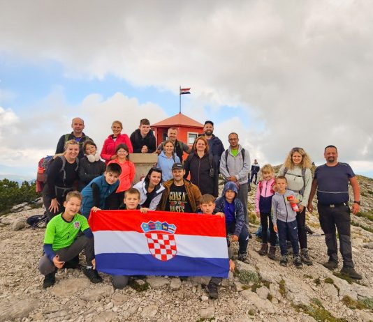 Mali planinari Kempfići osvojili najviši vrh Hrvatske
