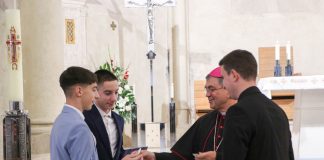 Požeška biskupija dodijelila 183 stipendije učenicima i studentima