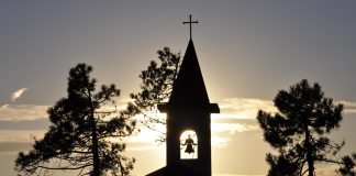 ZABORAVLJENI OBIČAJI ZA SVI SVETE: Nekoć su se muškarci okupljali na seoskim grobljima i cijelu noć zvonili za duše pokojnika