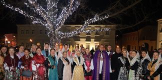 Upaljena prva adventska svijeća u Požegi