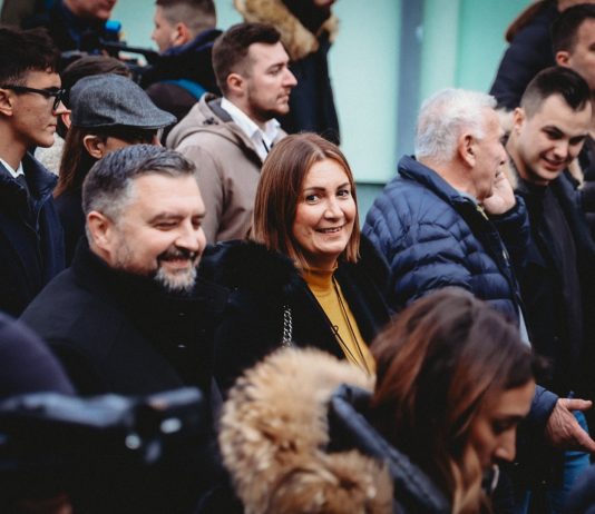 POŽEŠKO-SLAVONSKA ŽUPANIJA POKLONILA SE ŽRTVI VUKOVARA: Županica Jozić i njezin zamjenik u koloni sjećanja