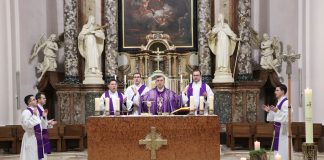 Biskup Ivo predslavio misu zornicu u požeškoj Katedrali