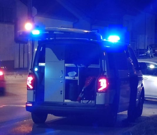 Pijani vozač sletio s ceste, udario u metalnu cijev i odbio alkotest