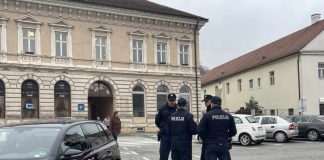 Pijani 23-godišnjak vrijeđao policiju na terasi kafića