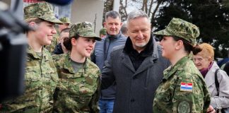 DOMOVINI VJERNI: Thompson stigao na prisegu kćeri