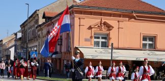 Mimohod povijesnih postrojbi i manifestacija „Zeleno-plavo“ obilježili Dan grada Požege i Grgurevo