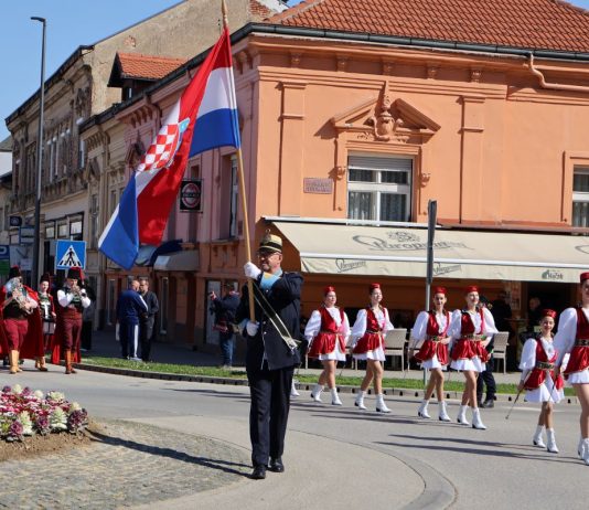 Mimohod povijesnih postrojbi i manifestacija „Zeleno-plavo“ obilježili Dan grada Požege i Grgurevo