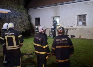 Gorjela unutrašnjost dvorca u Kuzmici