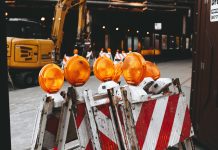 Radnik (53) teško ozlijeđen nakon što ga je zatrpao odron zemlje i asfalta