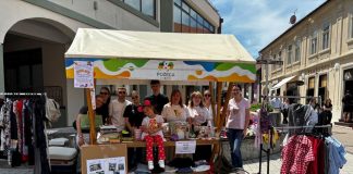 Humanitarni buvljak na požeškoj šetnici okupio ljubitelje životinja