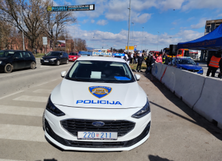 Pijani 71-godišnjak pretjecao preko pune linije pa završio u kanalu