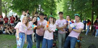 Zvečevački park u znaku mladosti: Požeški maturanti proslavili kraj školovanja