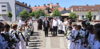 Relikvije sv. Male Terezije i njezinih svetih roditelja dočekane u požeškoj Katedrali