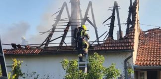 Požar na obiteljskim kućama u Požegi-slijedi očevid