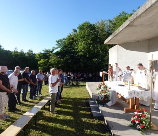 Spomen na žrtve partizansko-komunističkog progona u Slatinskom Drenovcu